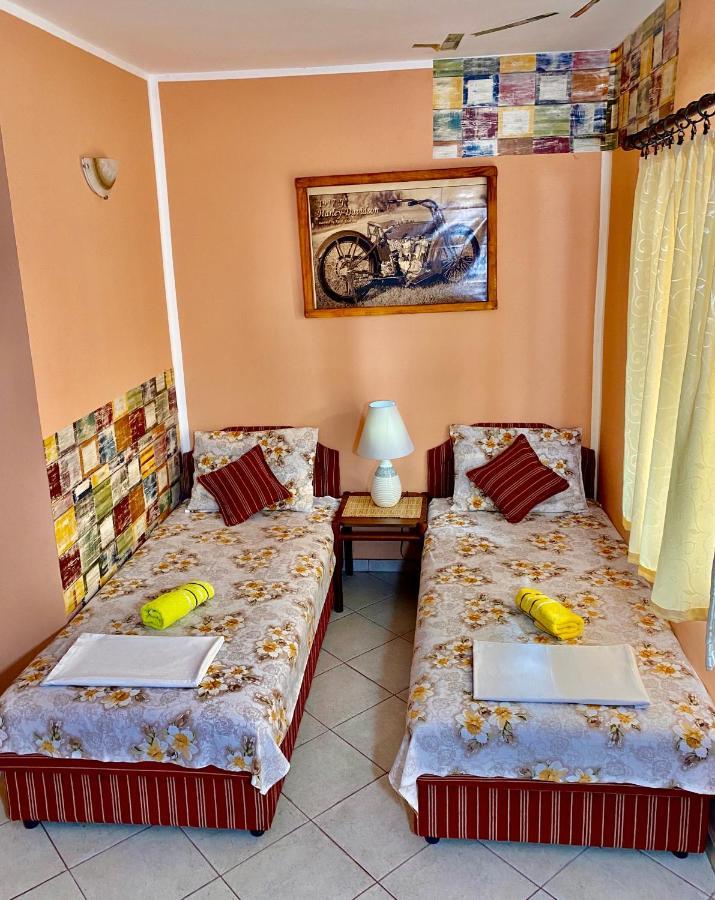 Vila Duricic 300M Od Mora Hotel เดโนวิชี ภายนอก รูปภาพ