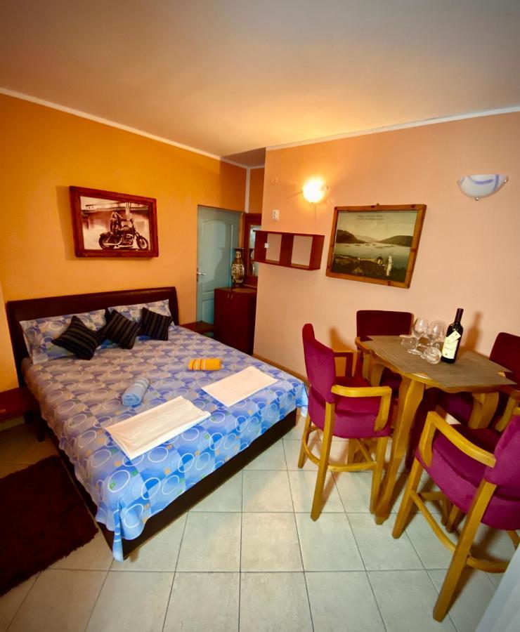 Vila Duricic 300M Od Mora Hotel เดโนวิชี ภายนอก รูปภาพ