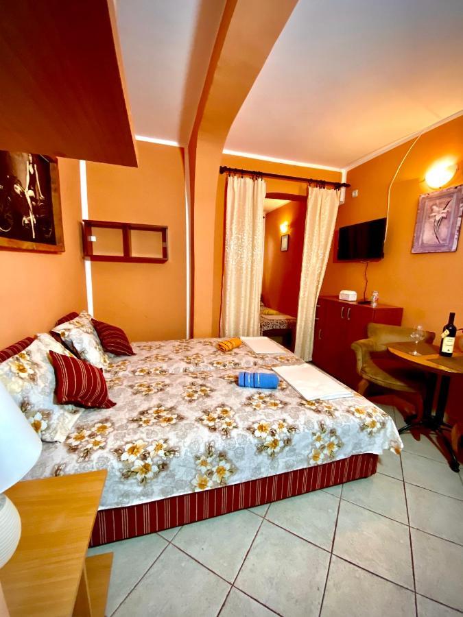 Vila Duricic 300M Od Mora Hotel เดโนวิชี ภายนอก รูปภาพ